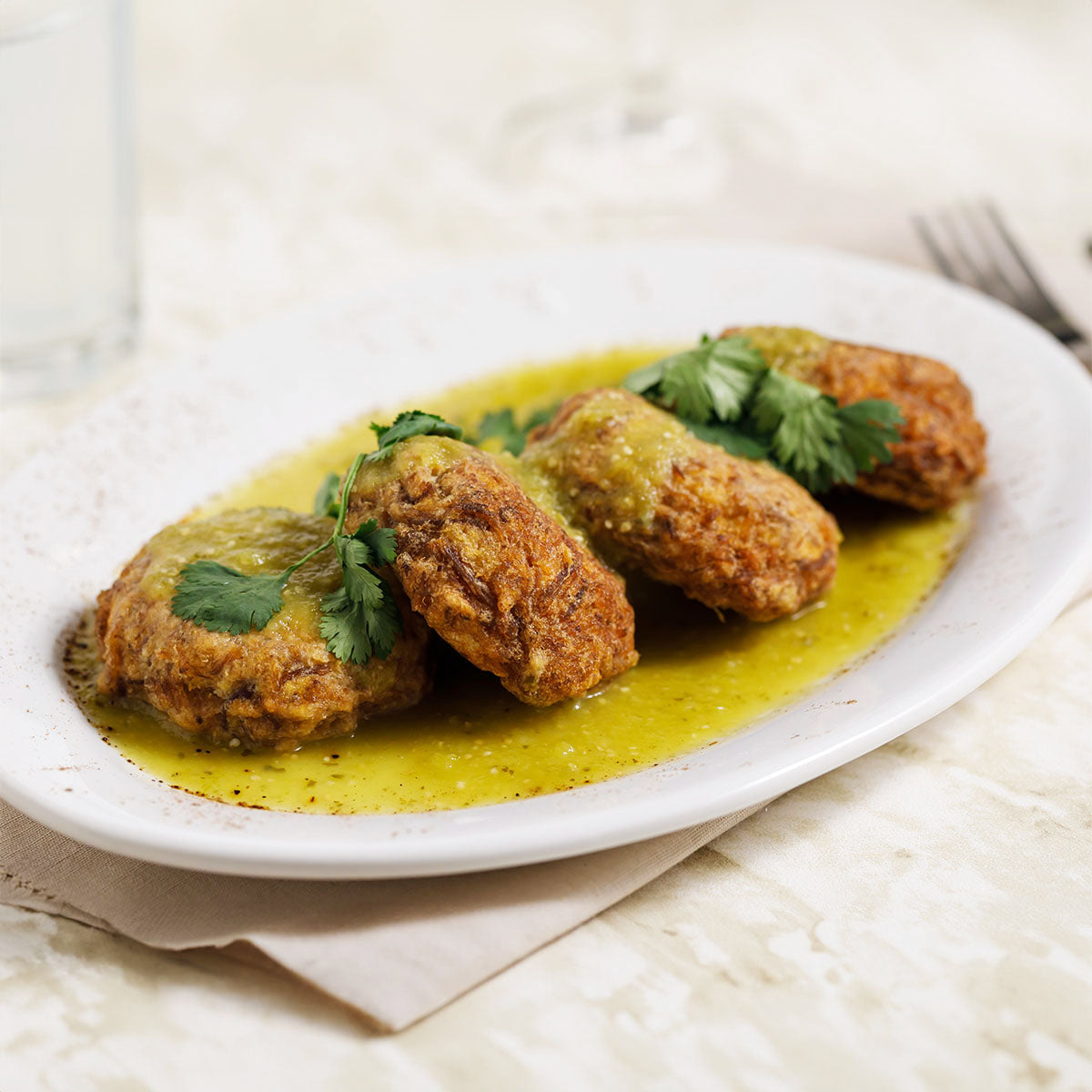 Tortas de Res en Salsa Verde